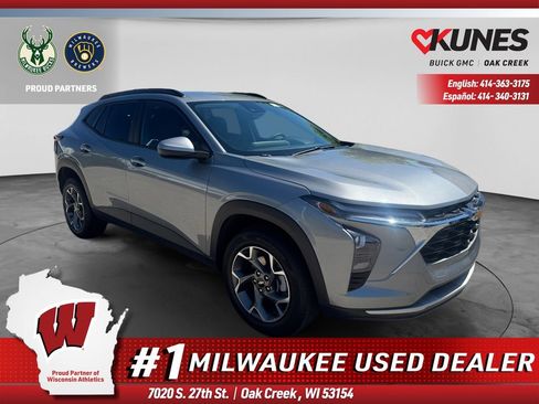 Used 2025 Chevrolet Trax LT w/ LT Convenience Package FWD image 1