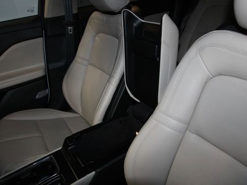 Used 2025 Lincoln Corsair AWD w/ Equipment Group 101A image 19