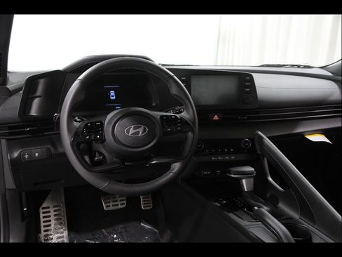 Certified 2025 Hyundai Elantra Sport FWD image 6