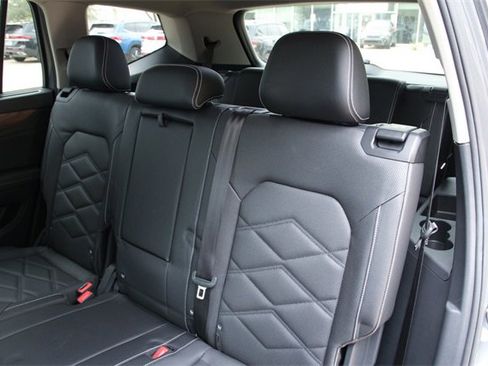 Certified 2025 Volkswagen Atlas SE image 38