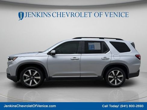 Used 2023 Honda Pilot Touring image 9