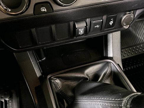 Used 2020 Toyota Tacoma TRD Sport image 34