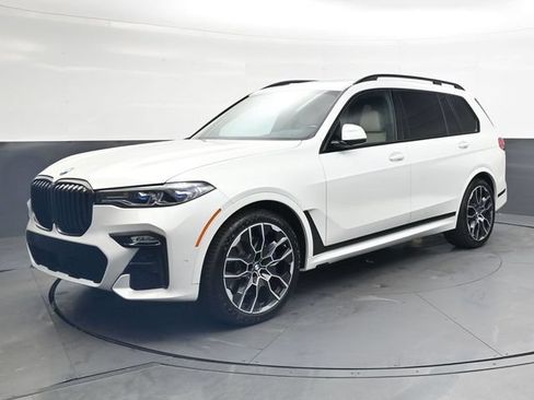 Used 2021 BMW X7 M50i w/ Dynamic Handling Package AWD/4WD image 10