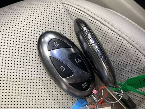 Used 2025 Hyundai Tucson Limited AWD/4WD image 22