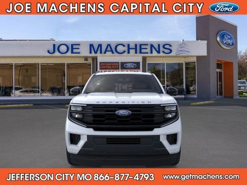 New 2026 Ford Expedition Active image 8