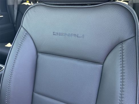 New 2025 GMC Sierra 2500 Denali w/ Denali Reserve Package image 27