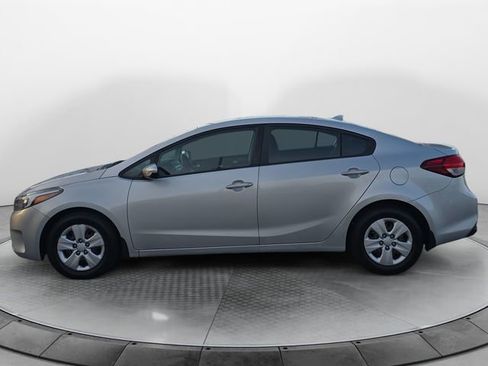 Used 2017 Kia Forte LX image 2