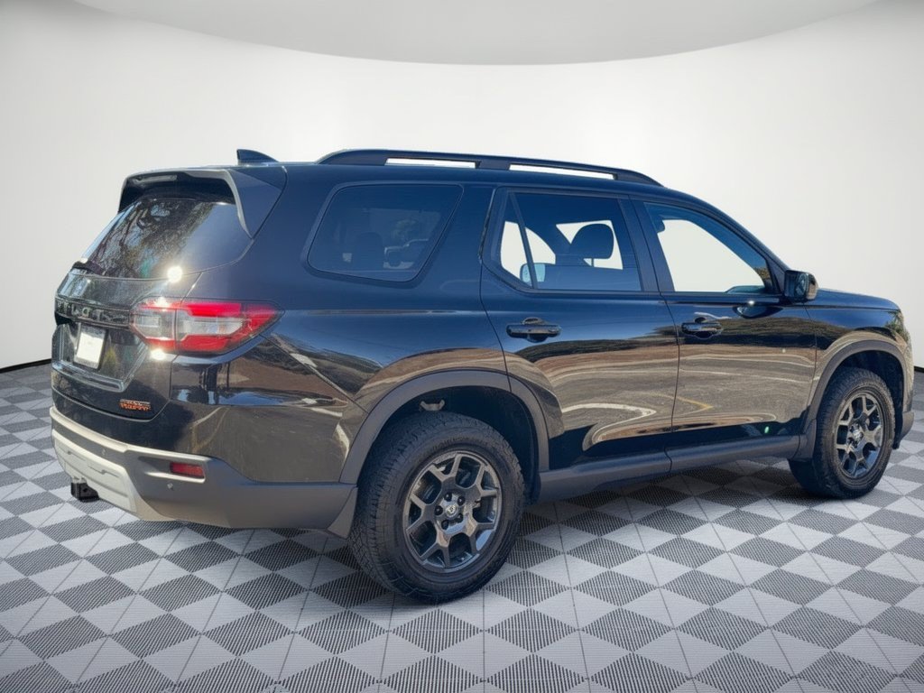 Certified 2025 Honda Pilot TrailSport image 9