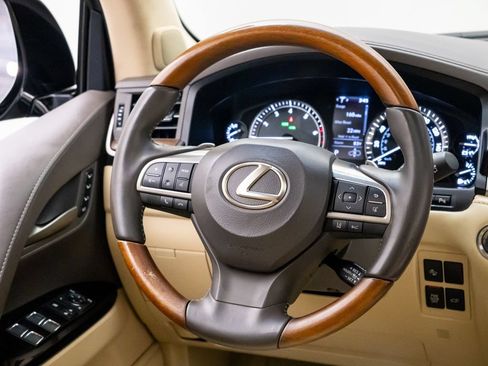 Used 2021 Lexus LX 570 4WD w/ Luxury Package image 10