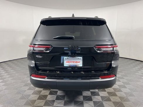 Used 2024 Jeep Grand Cherokee L Altitude AWD/4WD image 8
