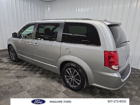 Used 2017 Dodge Grand Caravan SXT FWD image 11