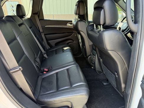 Used 2022 Jeep Grand Cherokee Limited w/ Tech Group AWD/4WD image 11