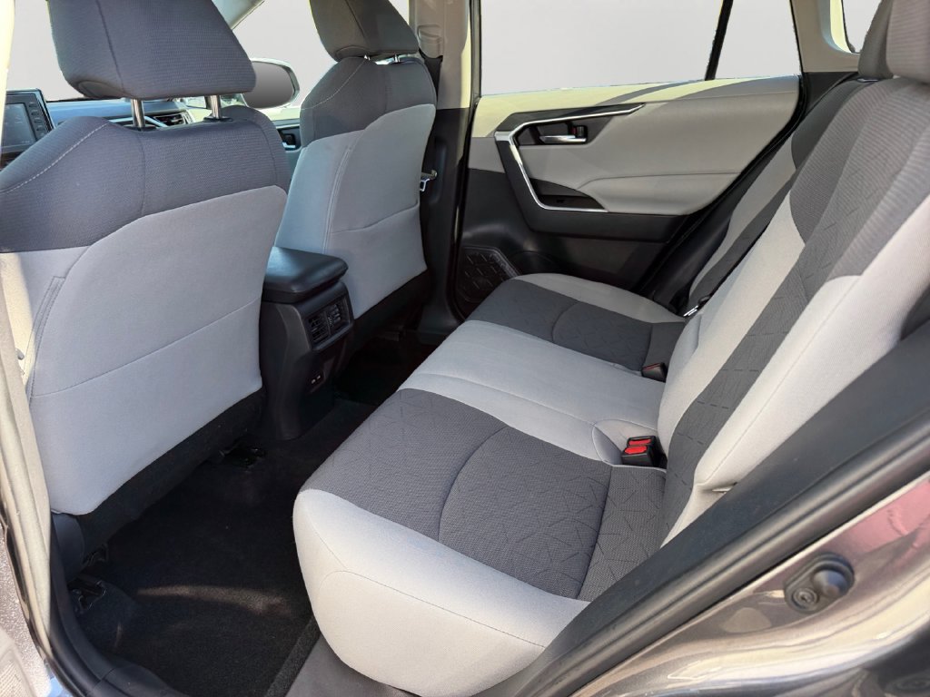 Used 2021 Toyota RAV4 XLE AWD/4WD image 12