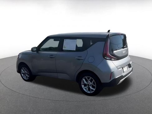 Used 2025 Kia Soul LX w/ LX Technology Package FWD image 9