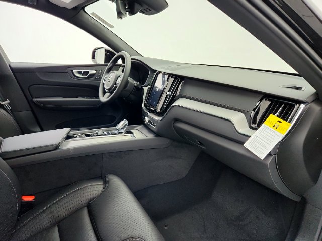 Used 2024 Volvo XC60 T8 Ultimate w/ Climate Package AWD/4WD image 17