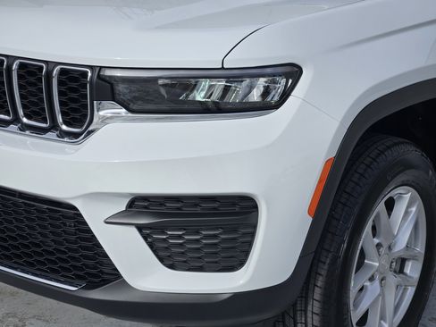 New 2025 Jeep Grand Cherokee Laredo RWD image 6