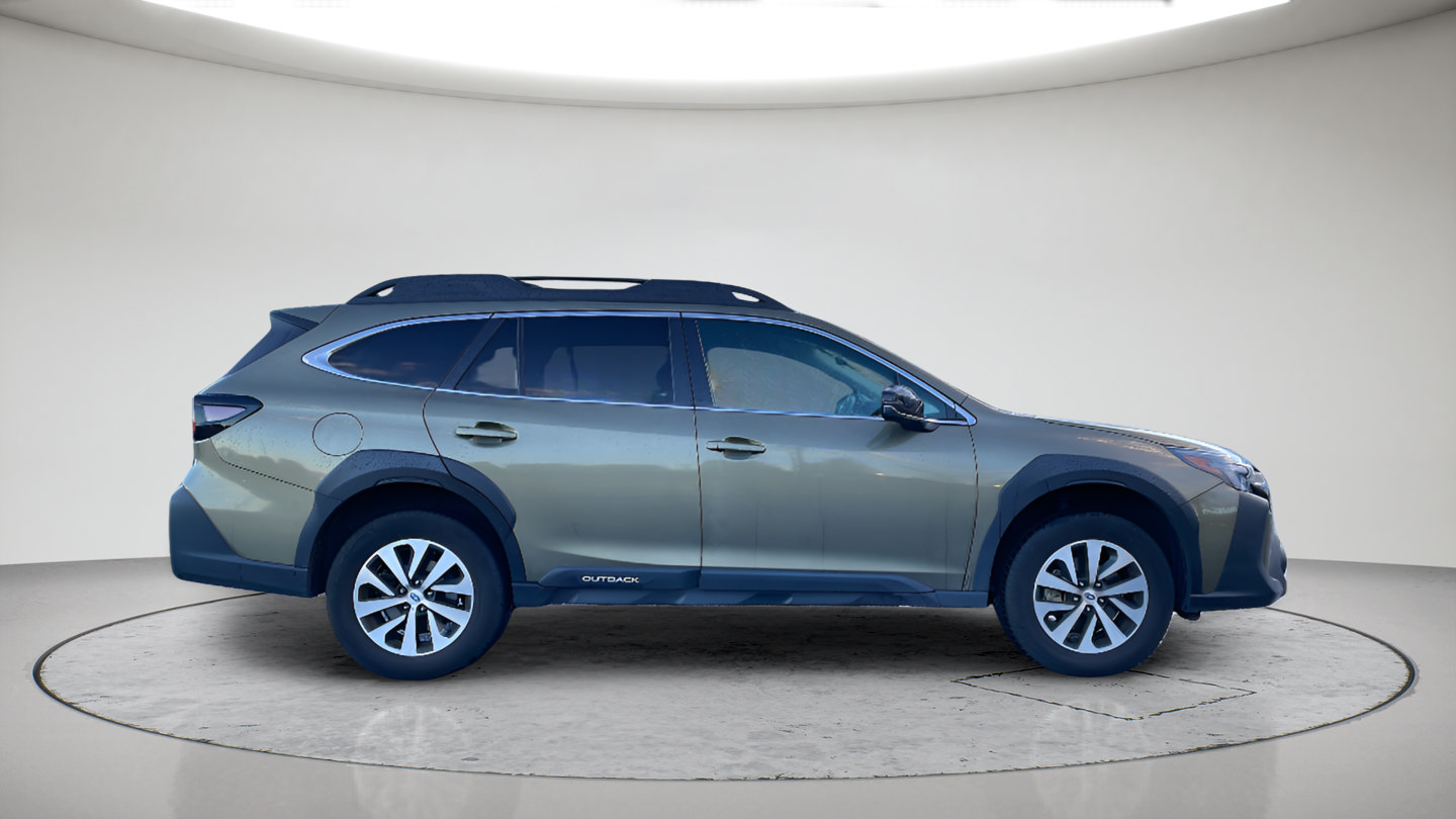 Used 2023 Subaru Outback Premium AWD/4WD image 4