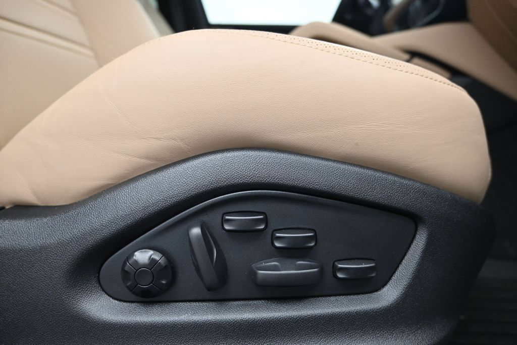 Certified 2026 Porsche Cayenne E-Hybrid Coupe AWD/4WD image 15