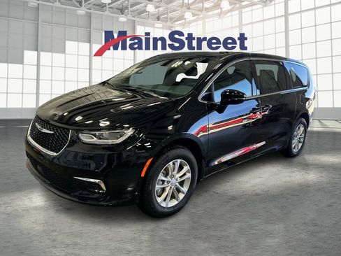 New 2026 Chrysler Pacifica Select image 1