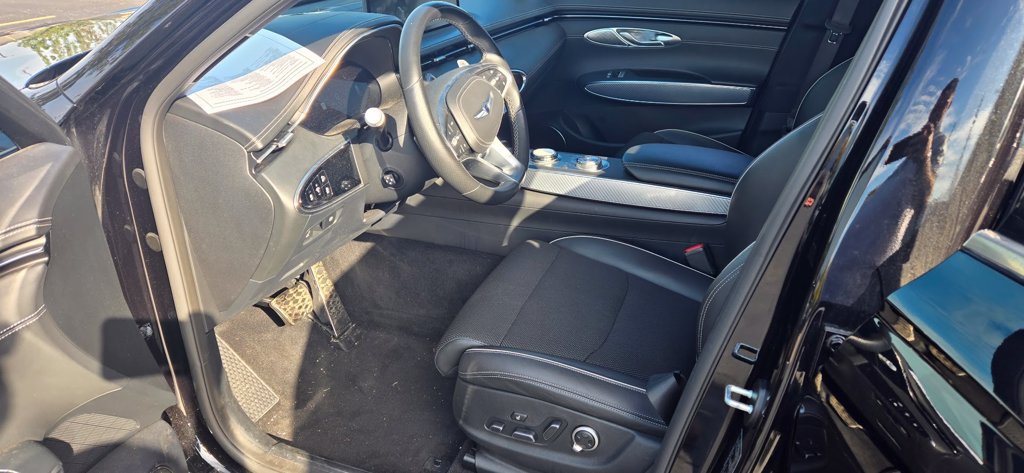 Certified 2024 Genesis GV70 2.5T AWD/4WD image 14