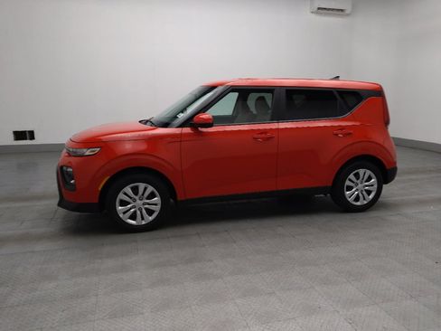 Used 2022 Kia Soul LX image 2