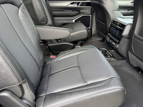 New 2026 Jeep Grand Wagoneer L Limited AWD/4WD image 10