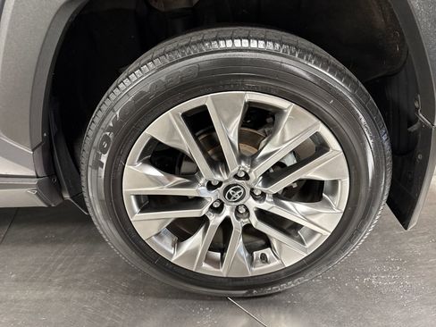 Used 2020 Toyota RAV4 XLE Premium AWD/4WD image 10