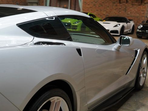 Used 2018 Chevrolet Corvette Stingray Coupe RWD image 18