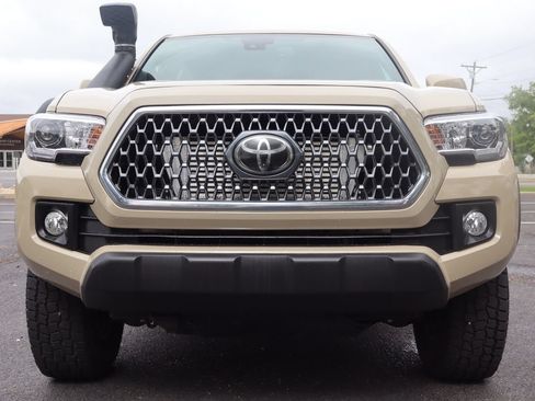 Used 2019 Toyota Tacoma TRD Off-Road AWD/4WD image 13