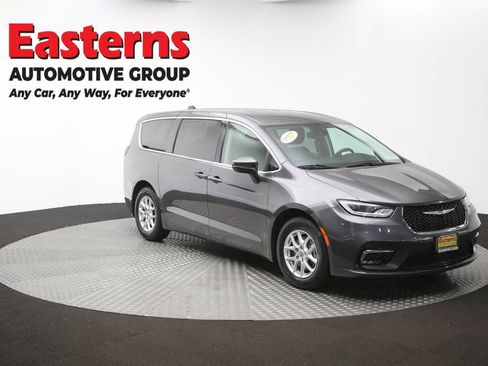 Used 2023 Chrysler Pacifica Touring-L FWD image 50