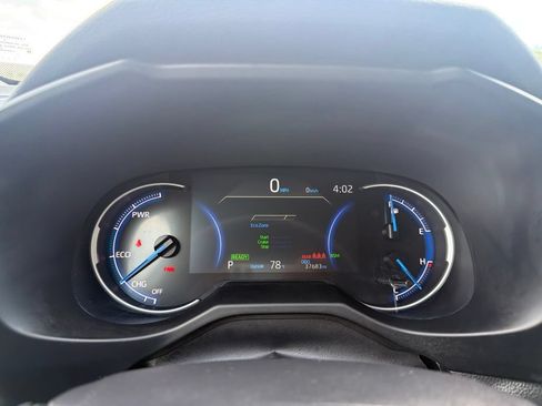 Used 2025 Toyota RAV4 XLE AWD/4WD image 28