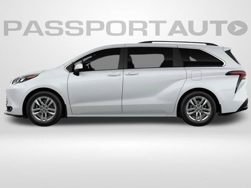 New 2026 Toyota Sienna XLE image 3