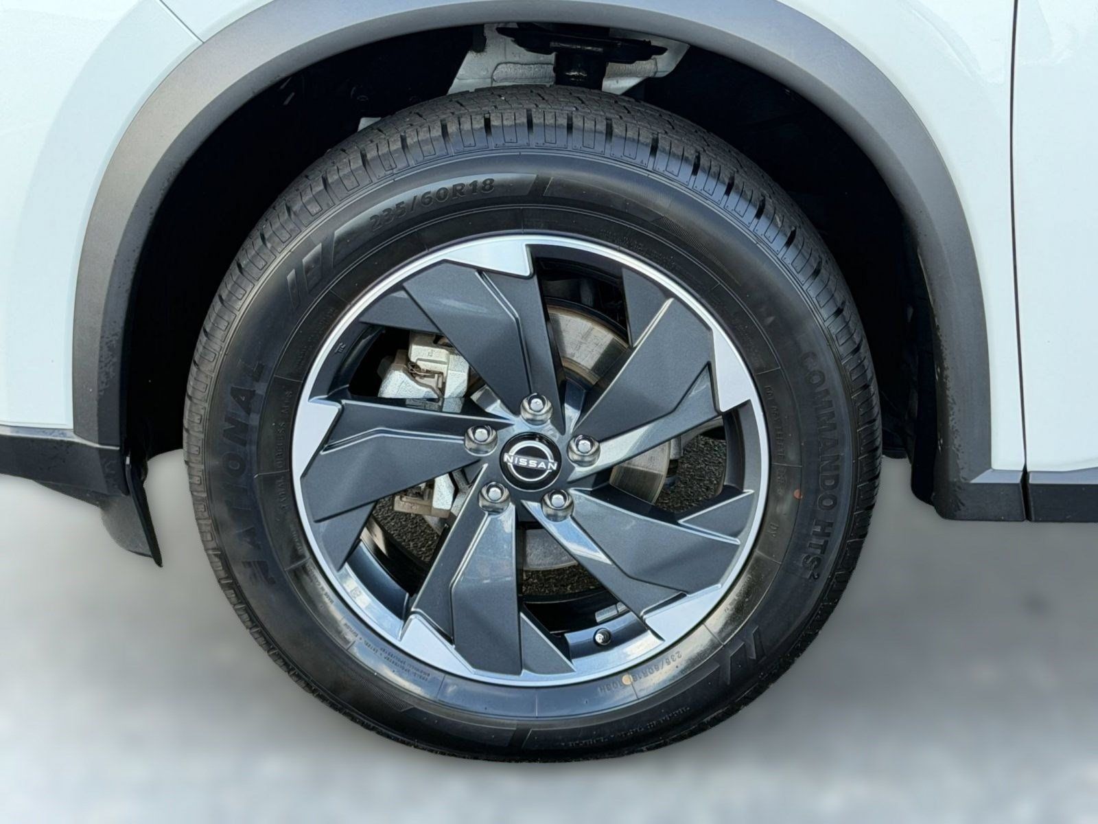 Used 2025 Nissan Rogue SV AWD/4WD image 13