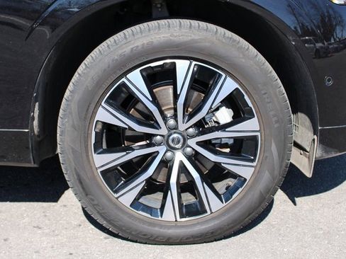 Used 2025 Volvo XC60 B5 Plus image 38