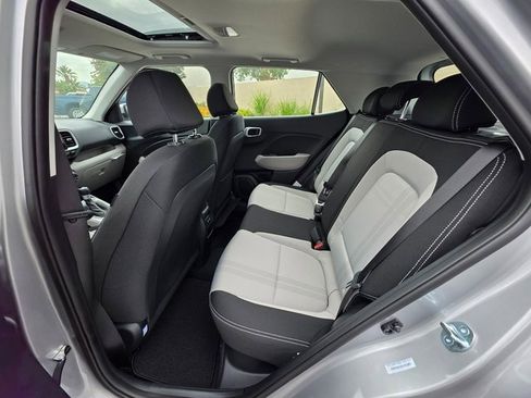New 2025 Hyundai Venue SEL image 18