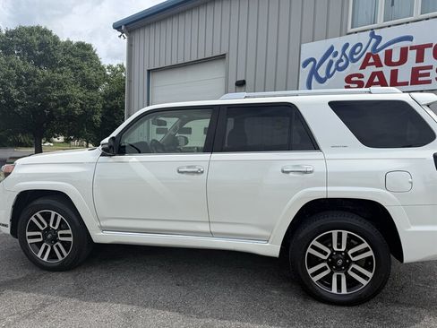 Used 2018 Toyota 4Runner Limited AWD/4WD image 11