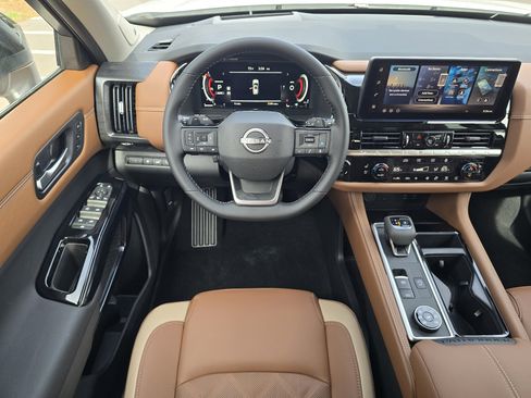 New 2026 Nissan Pathfinder Platinum image 14
