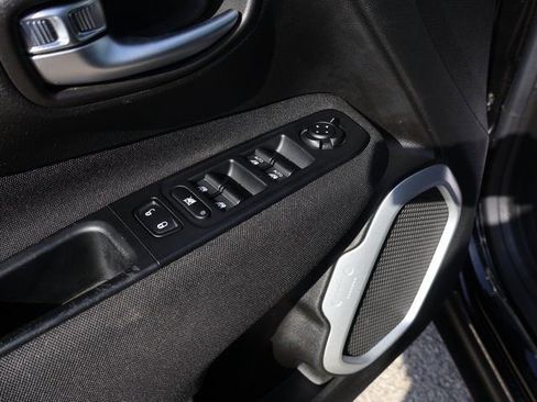 Used 2021 Jeep Renegade Latitude AWD/4WD image 15