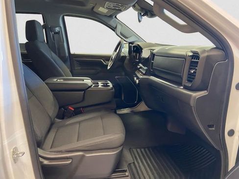 Used 2024 GMC Sierra 1500 SLE w/ Preferred Package image 16