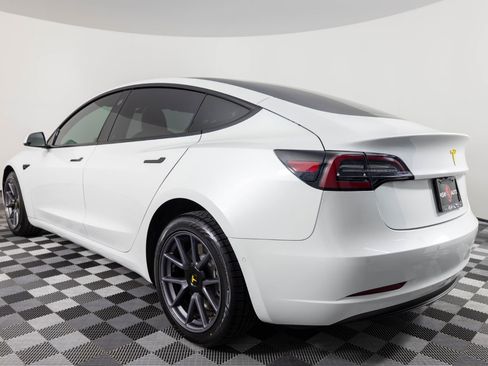 Used 2021 Tesla Model 3 Standard Range Plus image 4