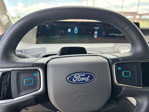Used 2025 Ford Expedition Max Active AWD/4WD image 9