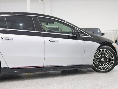 Used 2022 Mercedes-Benz EQS 580 4MATIC Sedan image 11