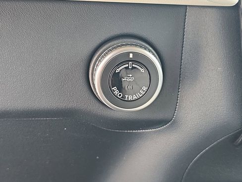 New 2026 Lincoln Navigator L Reserve AWD/4WD image 23