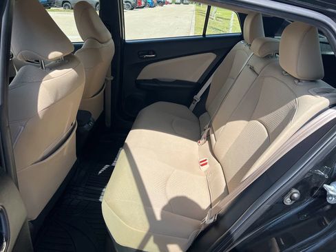 Used 2021 Toyota Prius LE FWD image 18