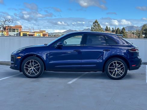 Used 2025 Porsche Macan image 2