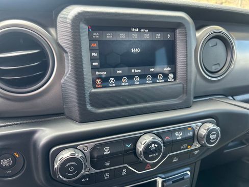 Used 2022 Jeep Wrangler Sport AWD/4WD image 13