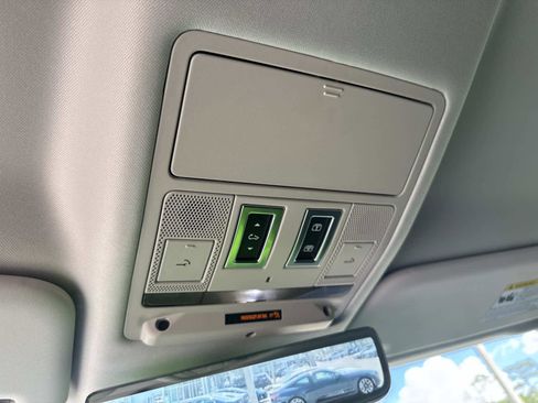 Used 2020 Land Rover Defender 110 SE image 34