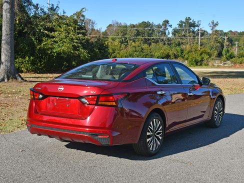 Used 2024 Nissan Altima 2.5 SV image 4