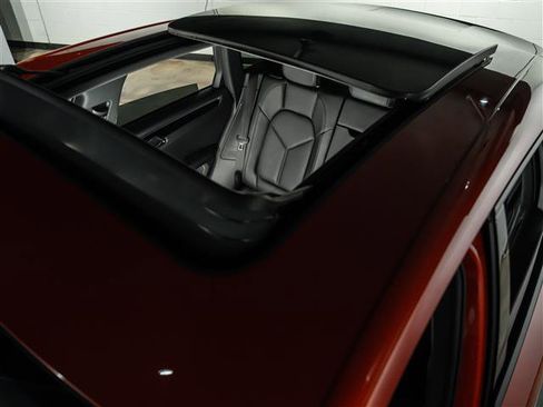 Used 2025 Porsche Macan image 17