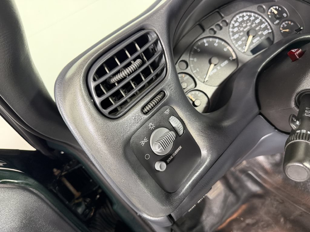 Used 2003 Chevrolet S10 Pickup 2WD Regular Cab image 26
